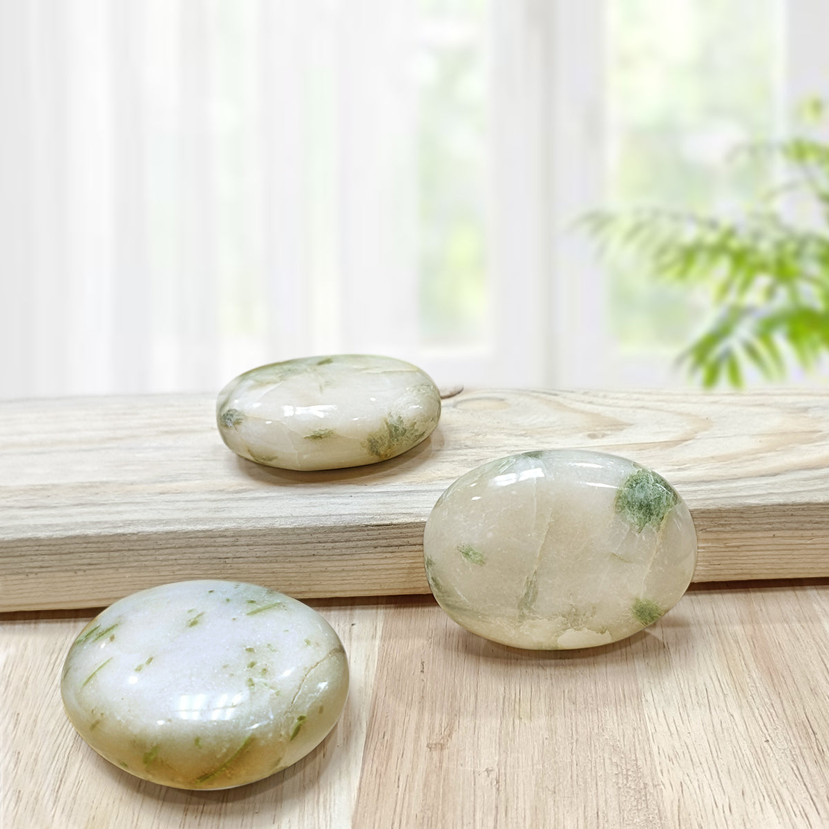 Green Kynite Palm Stone