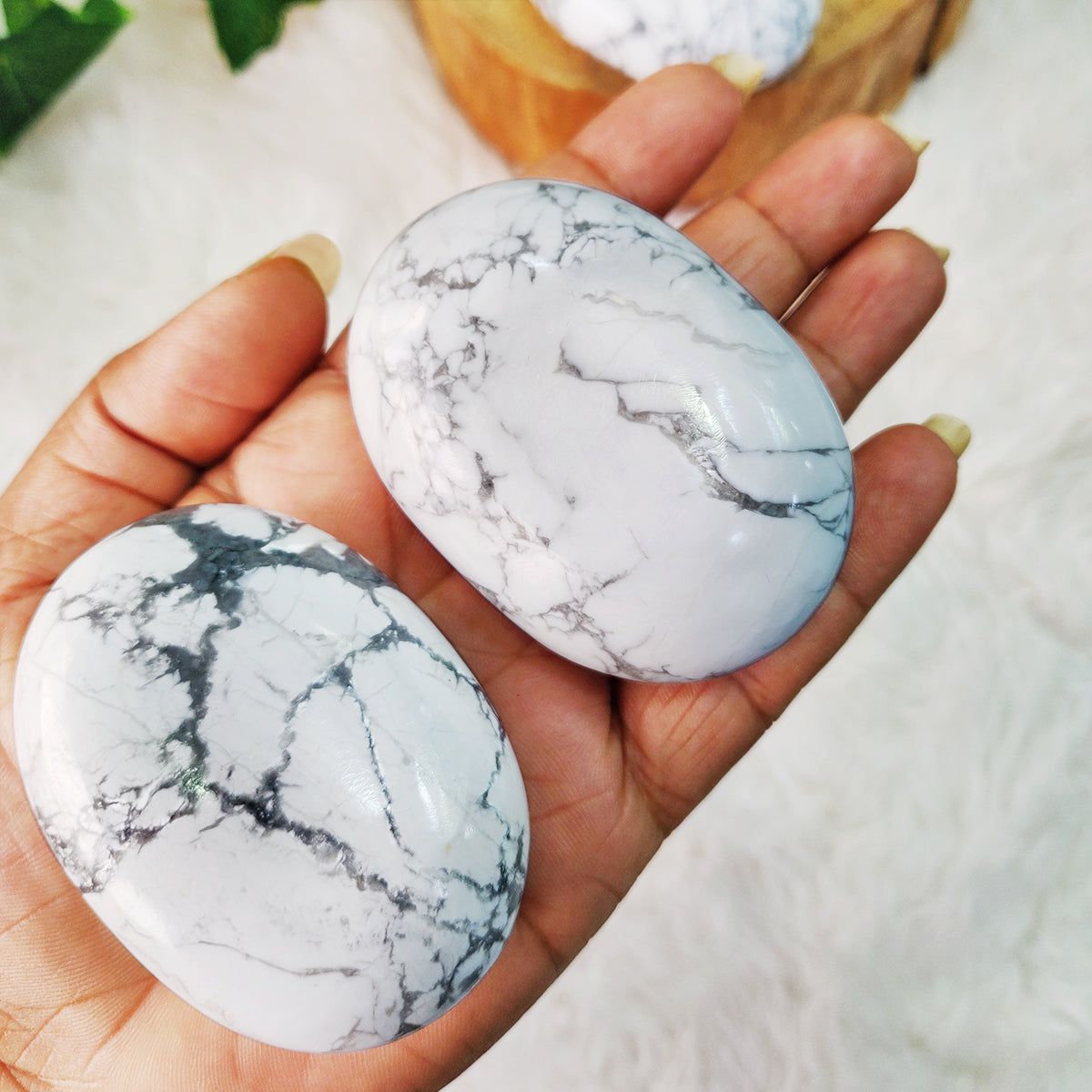 Howlite Palm Stone