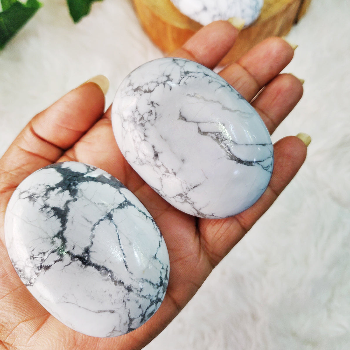 Howlite Palm Stone